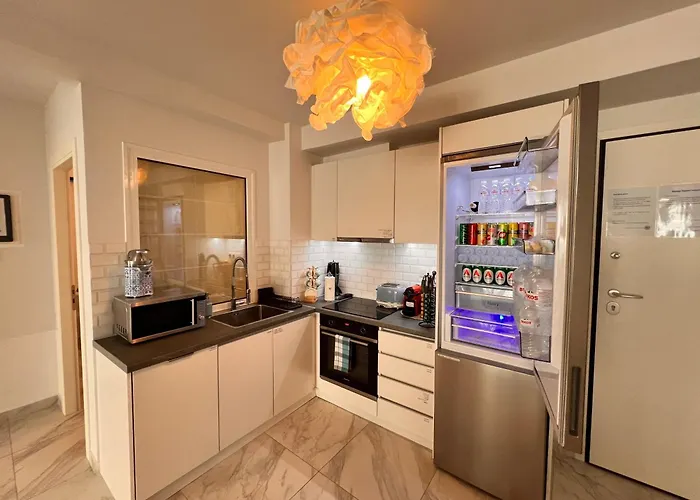 Casa De Tres Hermanos In The Heart Of Athens