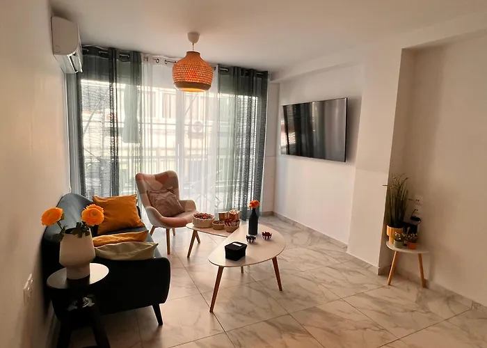 Casa De Tres Hermanos In The Heart Of Athens