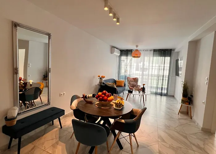 Casa De Tres Hermanos In The Heart Of Athens